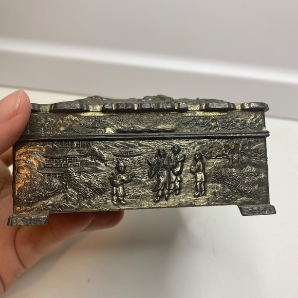 Antique Pewter Carved Trinket Jewelry Box Made In Japan (hinged Damaged) - Picture 3 of 14